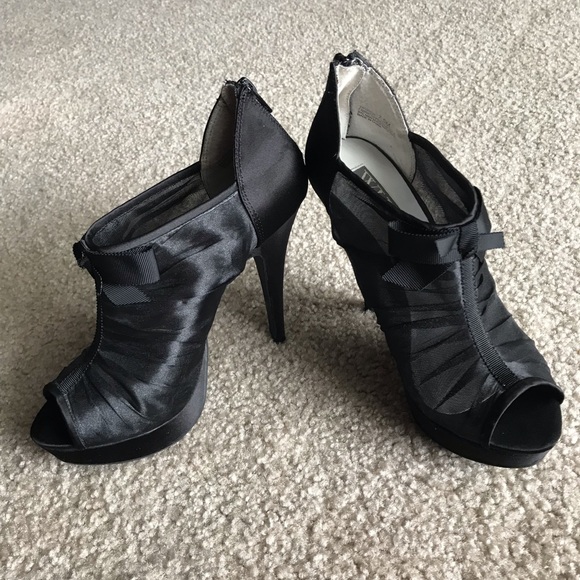 Vera Wang High Heels - Picture 2 of 8